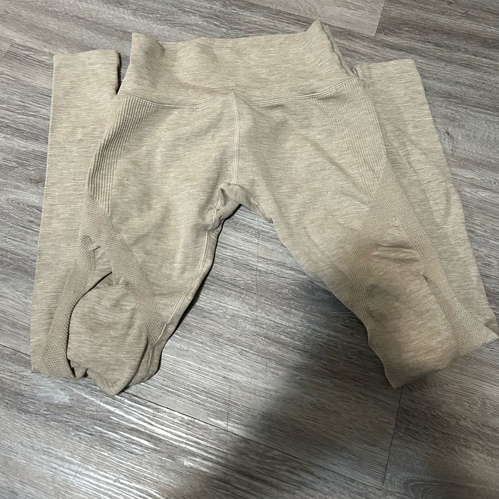 Alphalete aero leggings